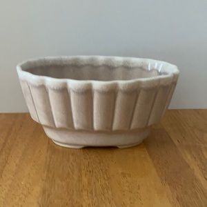 Hull Pottery Oval Planter Vase Tan Drip Glaze #721